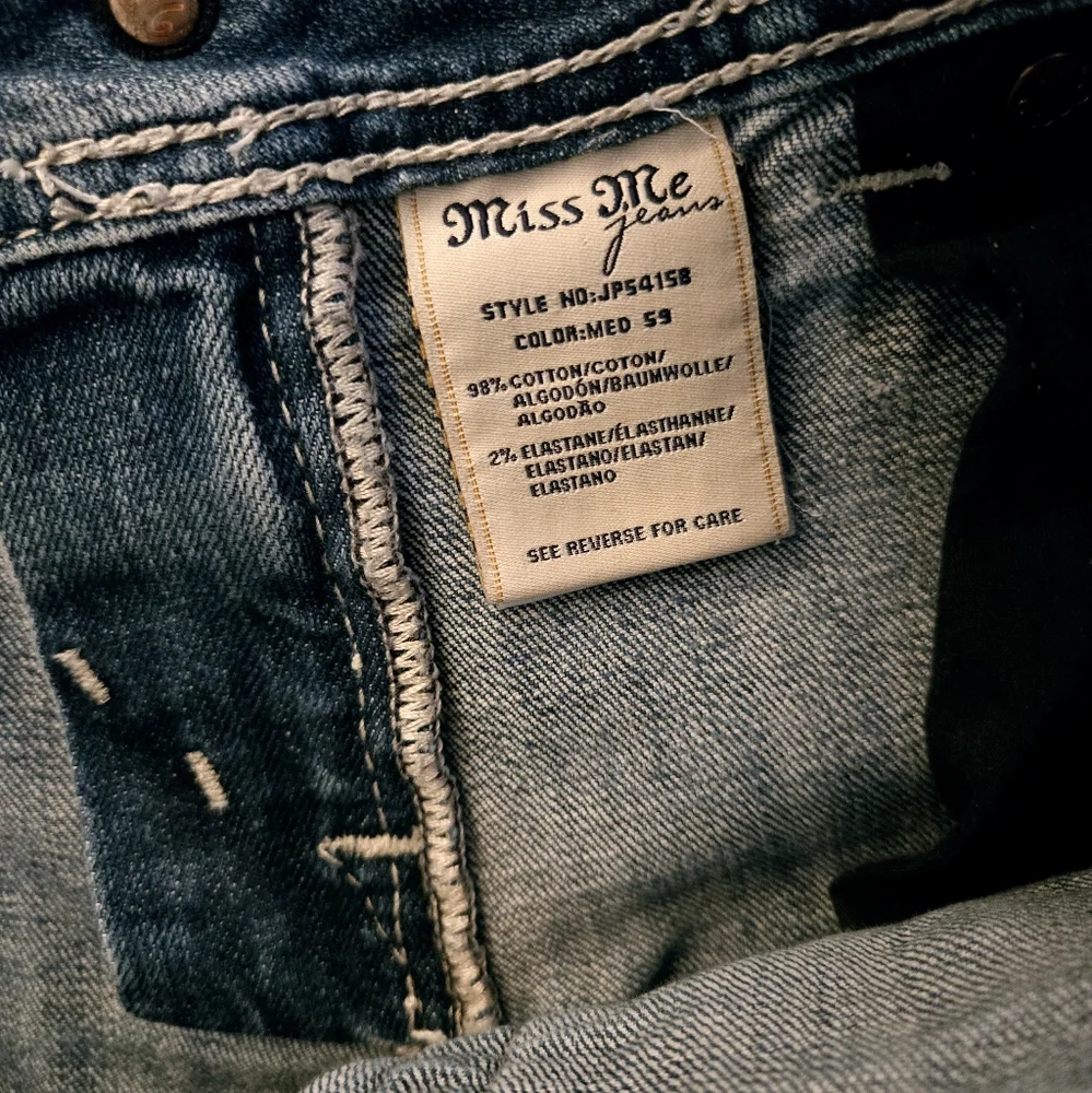 Miss Me Boot Rhinestone Embellished Embroidered Flap Pocket Jeans Women's Sz 27 - Picture 15 of 16